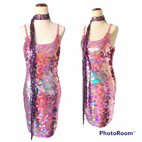 Hannah Montana’s Wardrobe, pink sequin dress - Picture 7 of 13